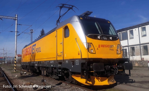 PIKO 21657 - Locomotive électrique BR 388 Regiojet VI + DSS PluX22