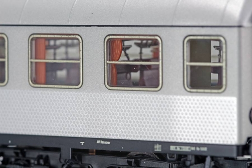 ESU 36518 - n-Wagen, H0, B4nb-59, 2. Kl, DB Ep. III, silber, Pfauenauge, Rahmen schwarz, Dach silber, DC