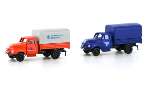 LemkeCollection LC3235 - Set van 2 Opel Blitz dieplader/dekzeil THW + rampenbescherming