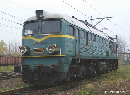 PIKO 52909 - Locomotiva diesel ST44 PKP IV + DSS PluX22