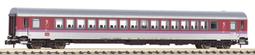 PIKO 40667 - Voiture grande capacité N-IC. 1ère classe Apmz 121 DB IV, couleurs du produit