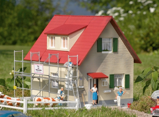 PIKO 62072 - House with scaffolding